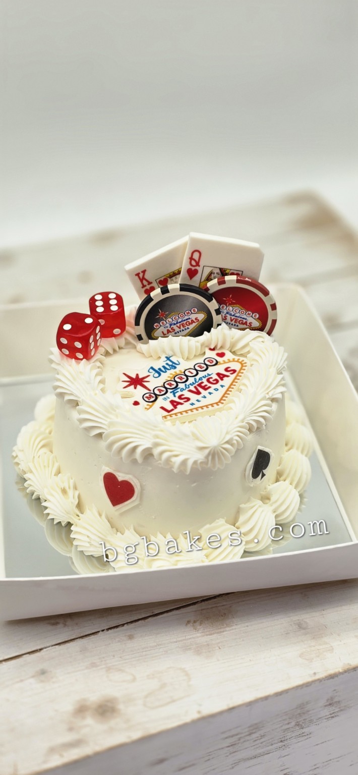 Just Married cards and chips cake